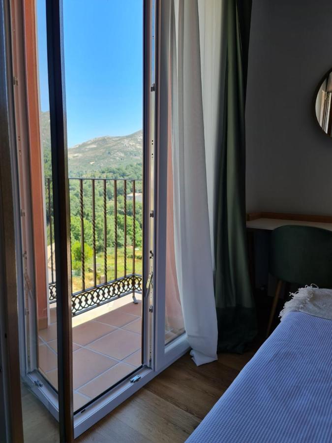 Hotel Camino De Las Estrellas Serranillos Luaran gambar